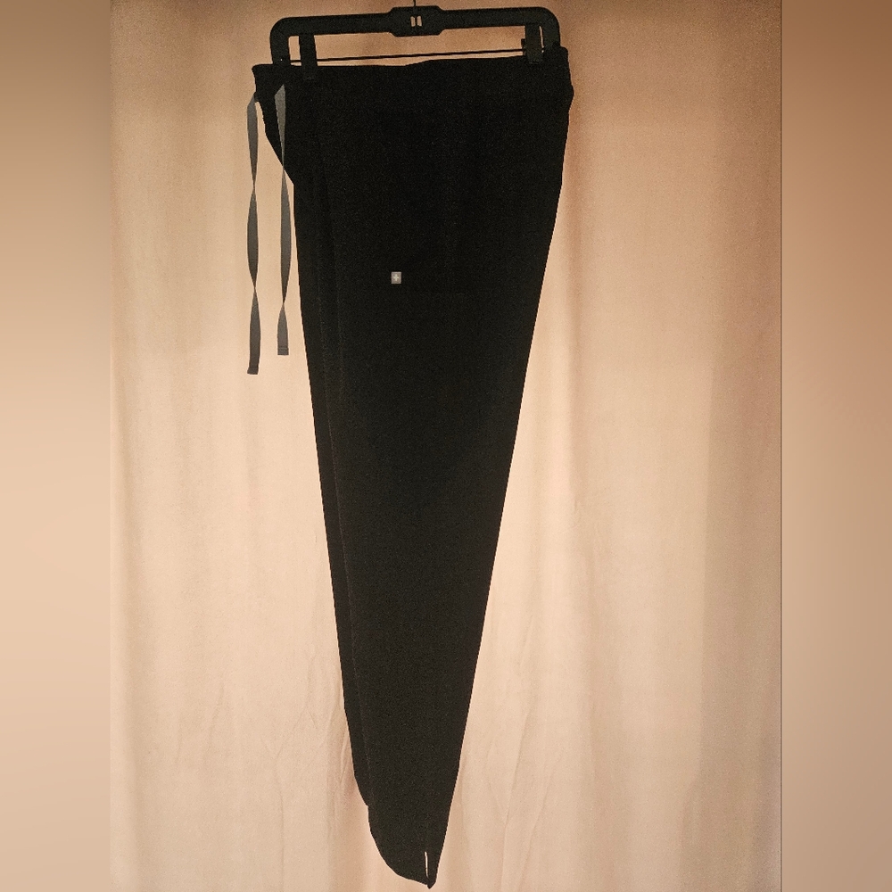 FIGS- Women's Black Yola Skinny Scrub Pants - Picture 6 of 7